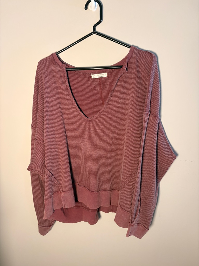 We The Free Mauve Ribbed V-Neck Pullover Top